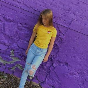 Yellow short sleeve tee